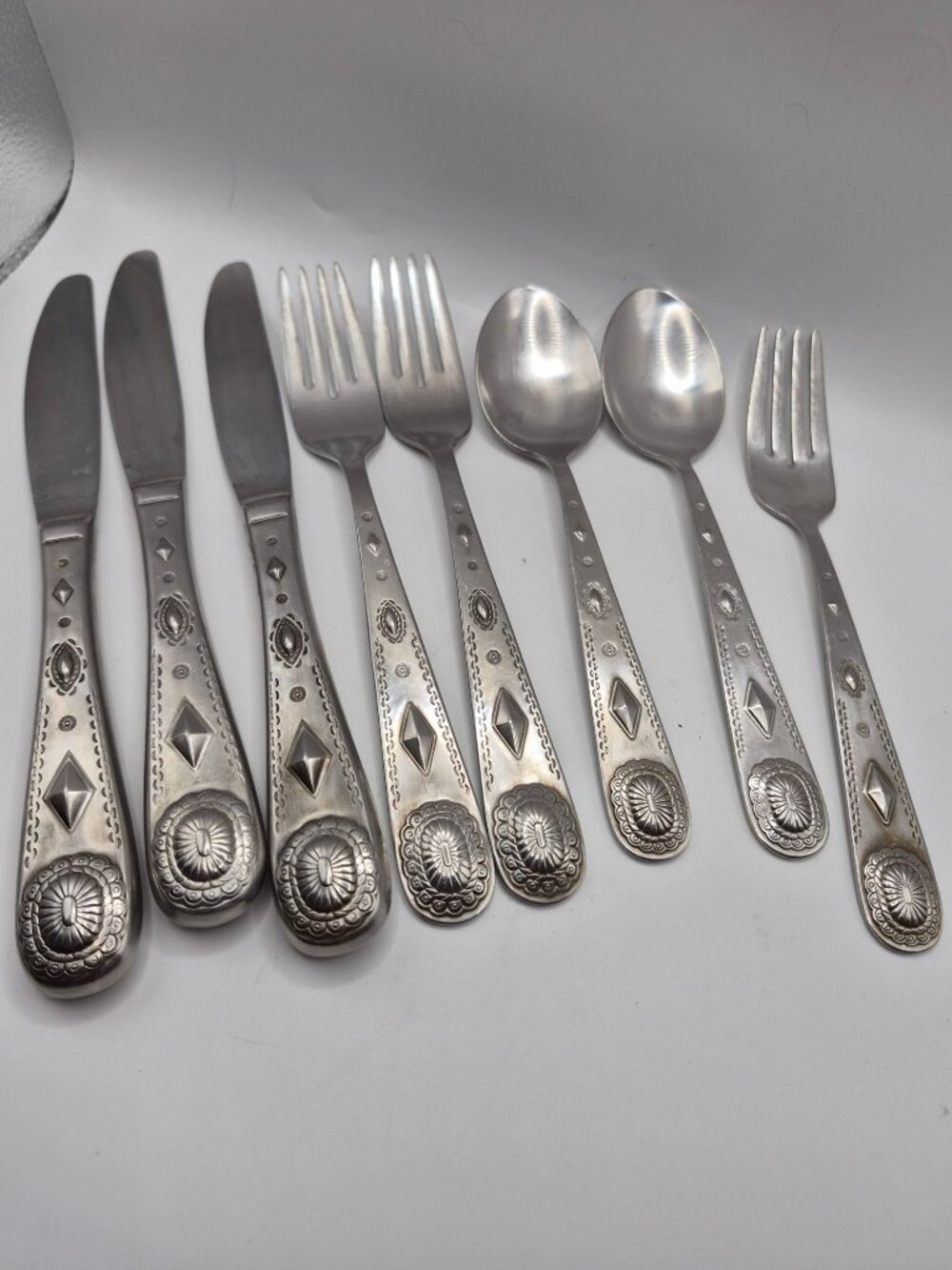 Wallace Taos18/10 Stainless Steel Flatware Set Southwestern-Inspired 8 Pieces